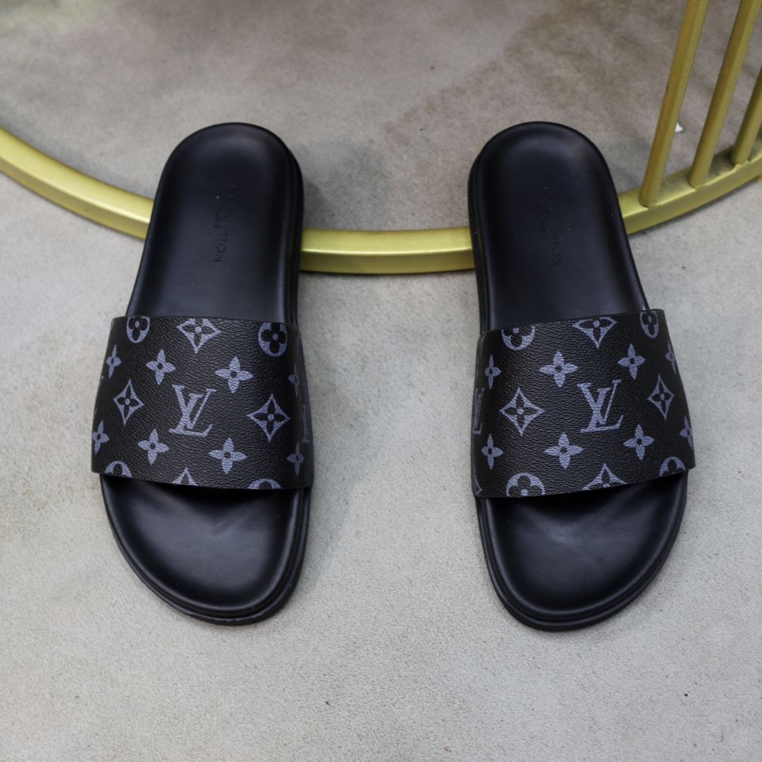 Louis Vuitton Slippers